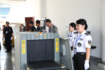 筑牢安全防線，守護精彩盛宴——華威保安圓滿完成第二屆魚臺龍蝦節(jié)開幕式演唱會安檢任務(wù)紀(jì)實